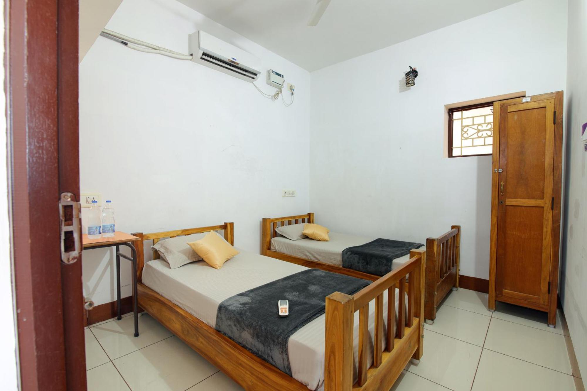 Manora Residency Hotel ปอนดิเชอรี ภายนอก รูปภาพ