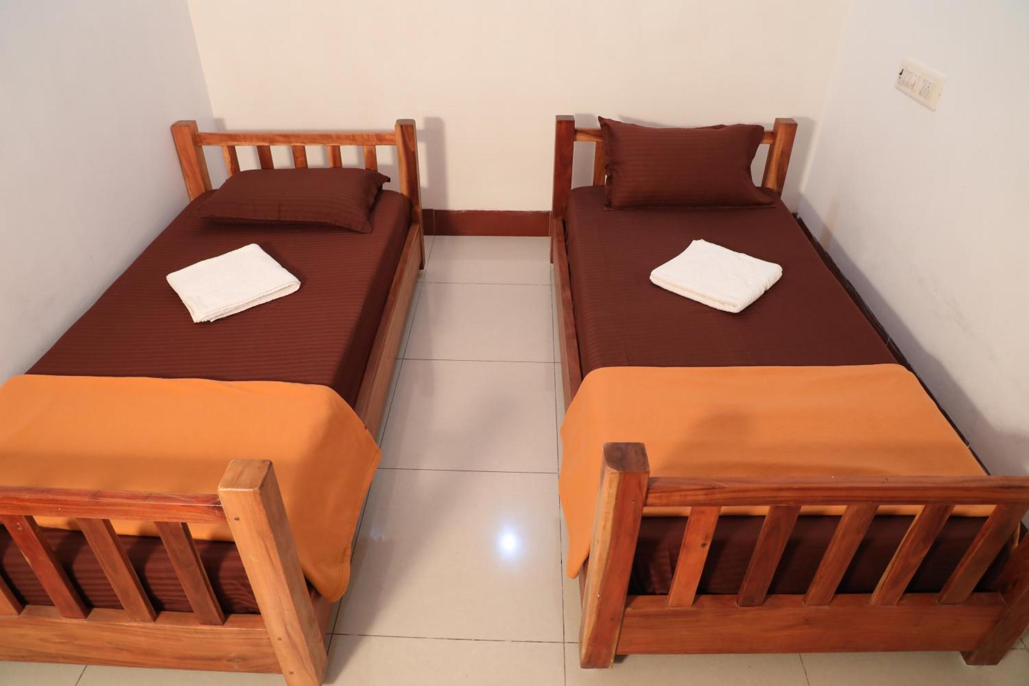 Manora Residency Hotel ปอนดิเชอรี ภายนอก รูปภาพ