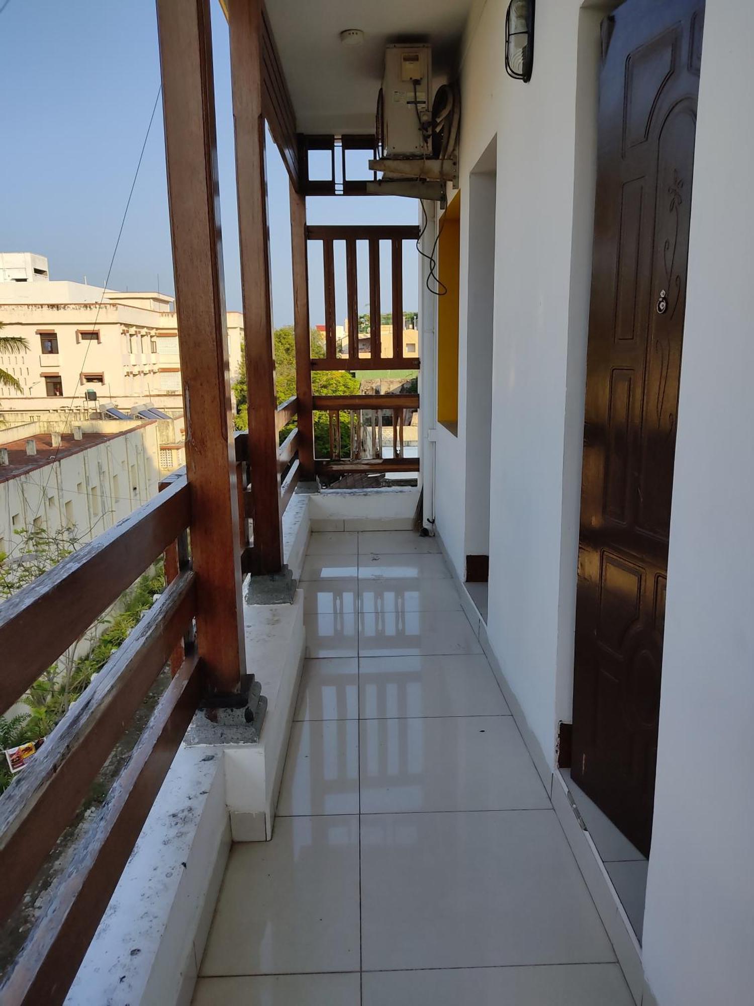 Manora Residency Hotel ปอนดิเชอรี ภายนอก รูปภาพ